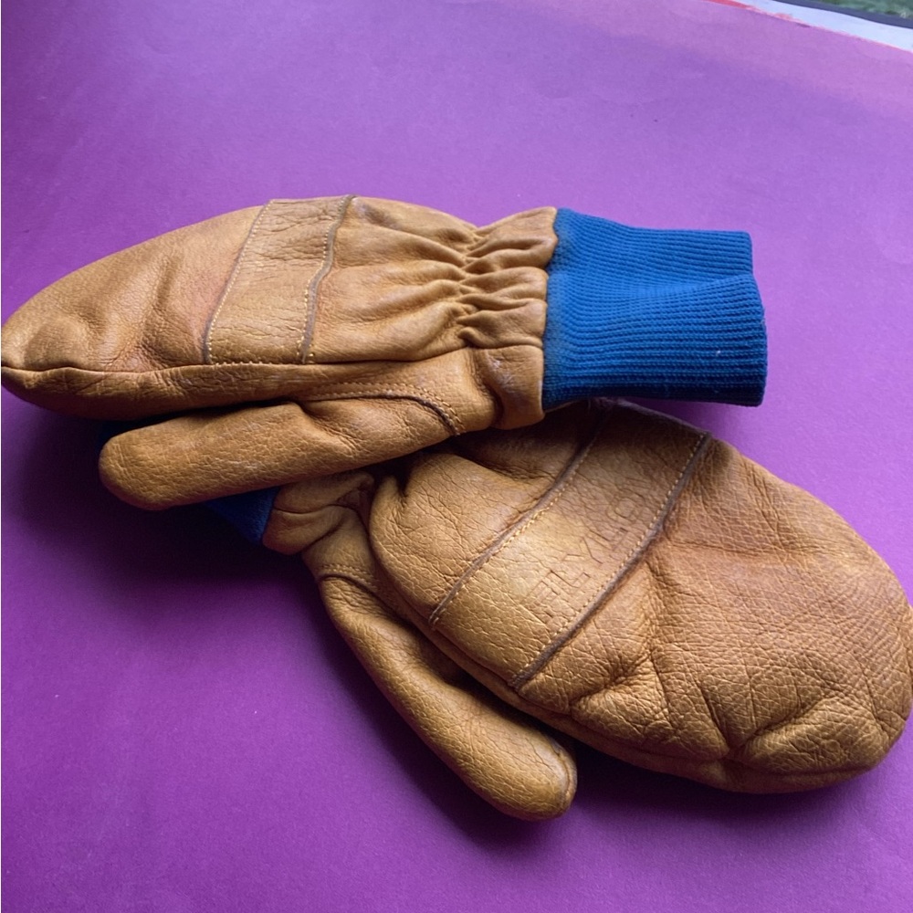 Fly low leather mitts